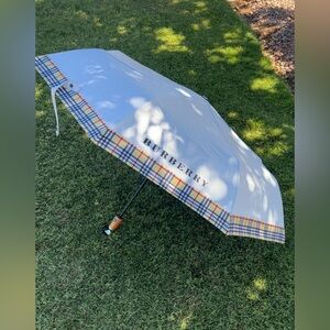 NEW| Burberry | White/Checkered Burberry Logo Accents Umbrella Automatic Women’s